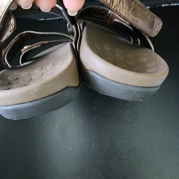 Vionic Sandals-Bronze "Cathy" Triple Strap-Adjustable-Excellent Pre-owned-9 US - Picture 6 of 12